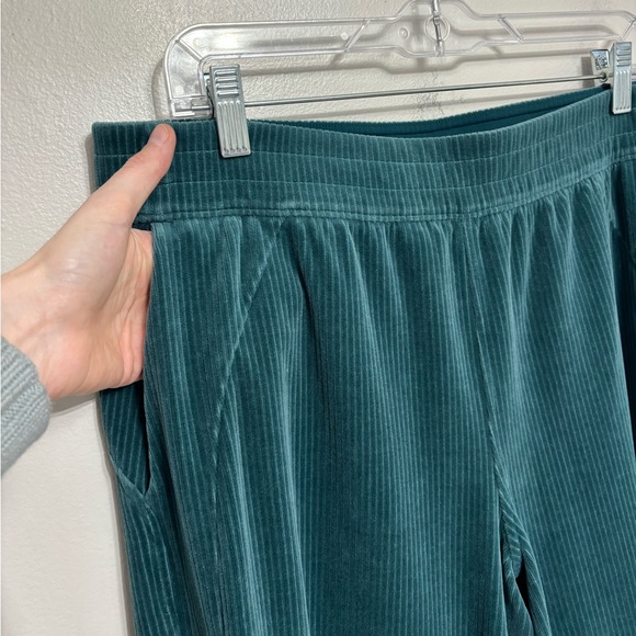 Lululemon Scuba Mid Rise Wide Leg Pant Velvet Cord in Storm Teal - Size 12 - Picture 4 of 6